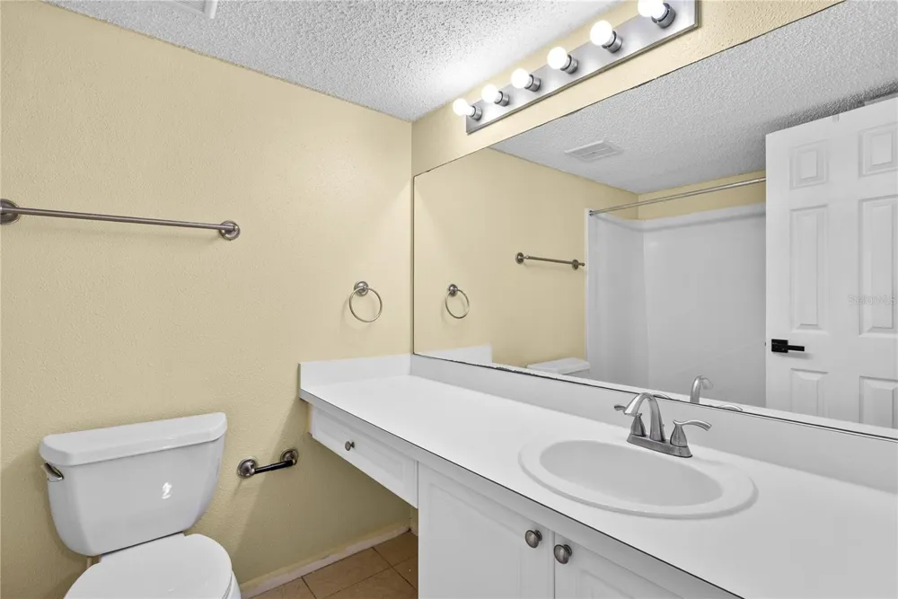 109 OYSTER BAY CIRCLE #220 Altamonte Springs, FL 32701