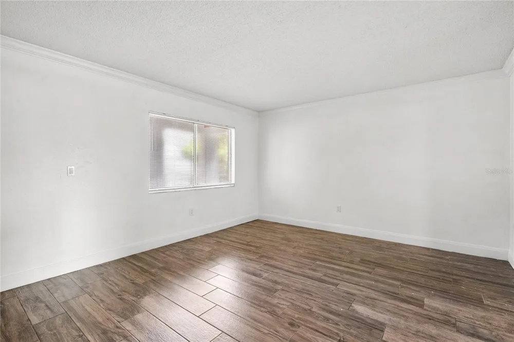109 OYSTER BAY CIRCLE #220 Altamonte Springs, FL 32701