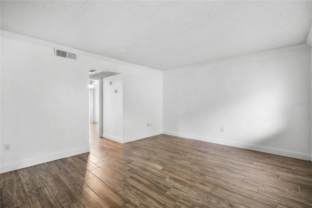109 OYSTER BAY CIRCLE #220 Altamonte Springs, FL 32701