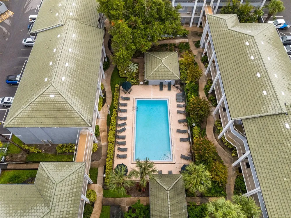 109 OYSTER BAY CIRCLE #220 Altamonte Springs, FL 32701