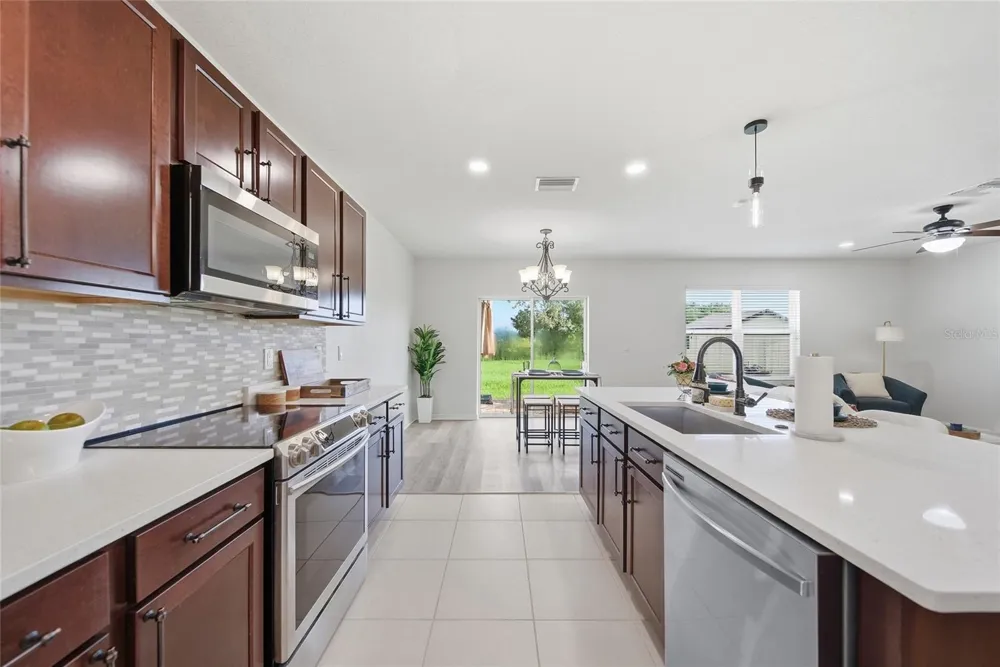 10019 GEESE TRAIL CIRCLE Sun City Center, FL 33573