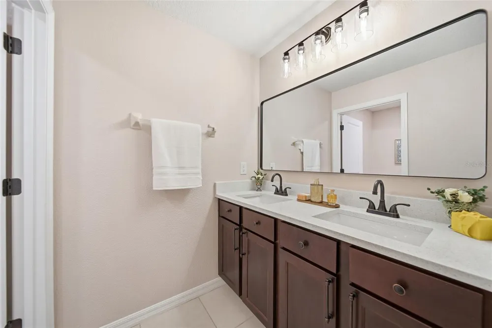 10019 GEESE TRAIL CIRCLE Sun City Center, FL 33573