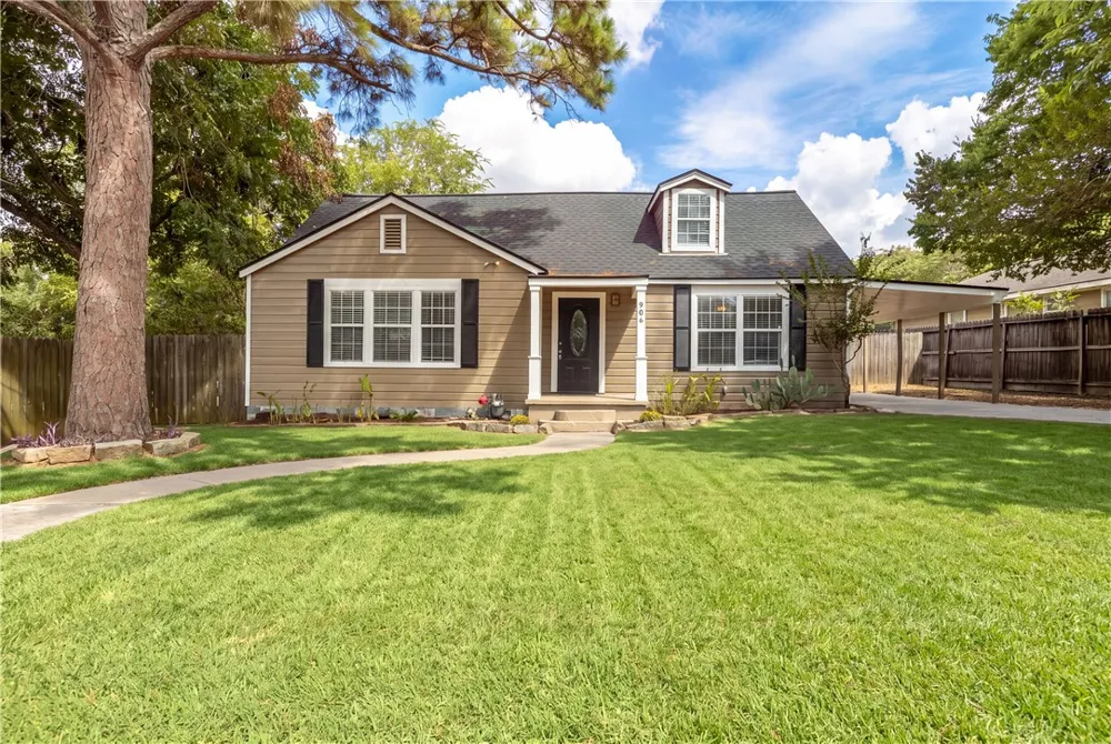 906 W First Street Brenham, TX 77833