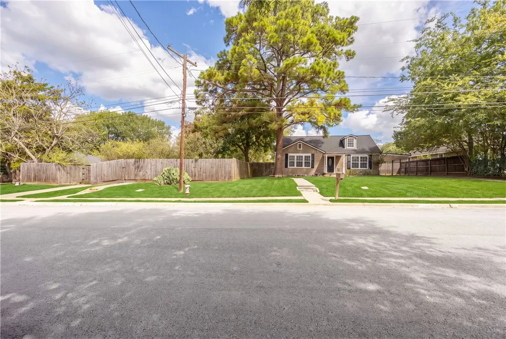906 W First Street Brenham, TX 77833