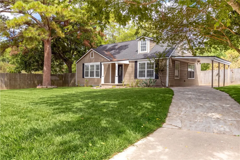 906 W First Street Brenham, TX 77833