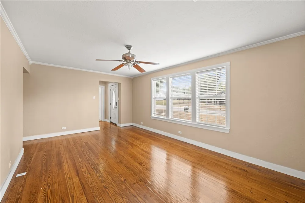 906 W First Street Brenham, TX 77833