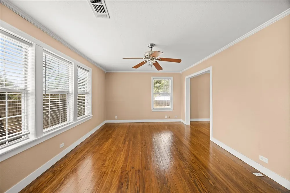 906 W First Street Brenham, TX 77833