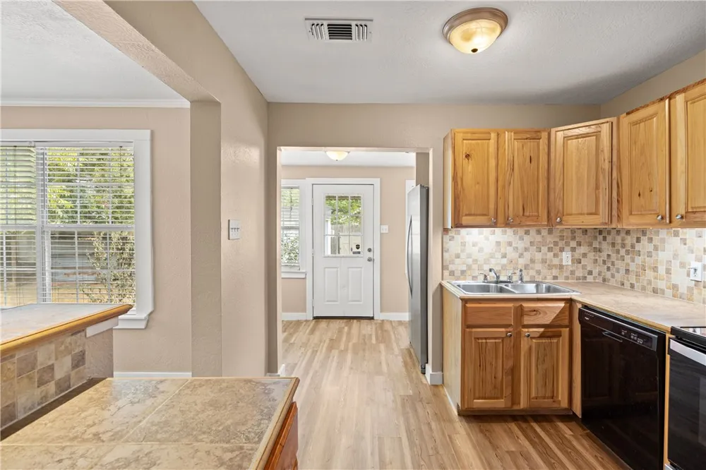 906 W First Street Brenham, TX 77833