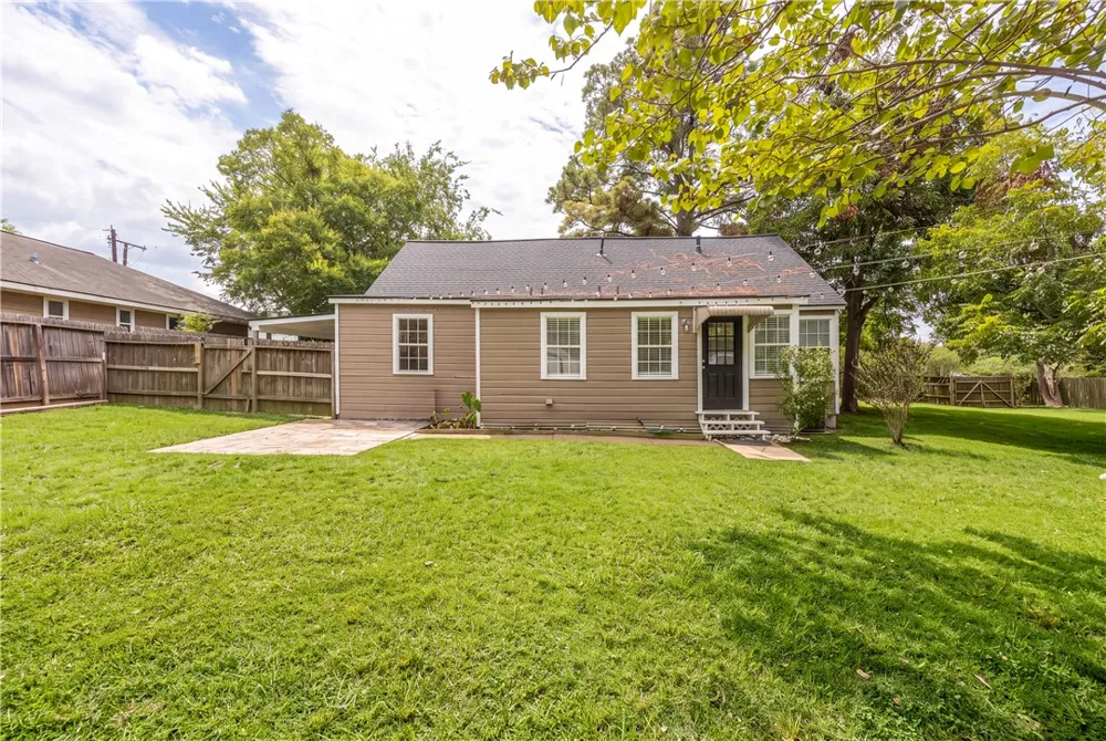 906 W First Street Brenham, TX 77833