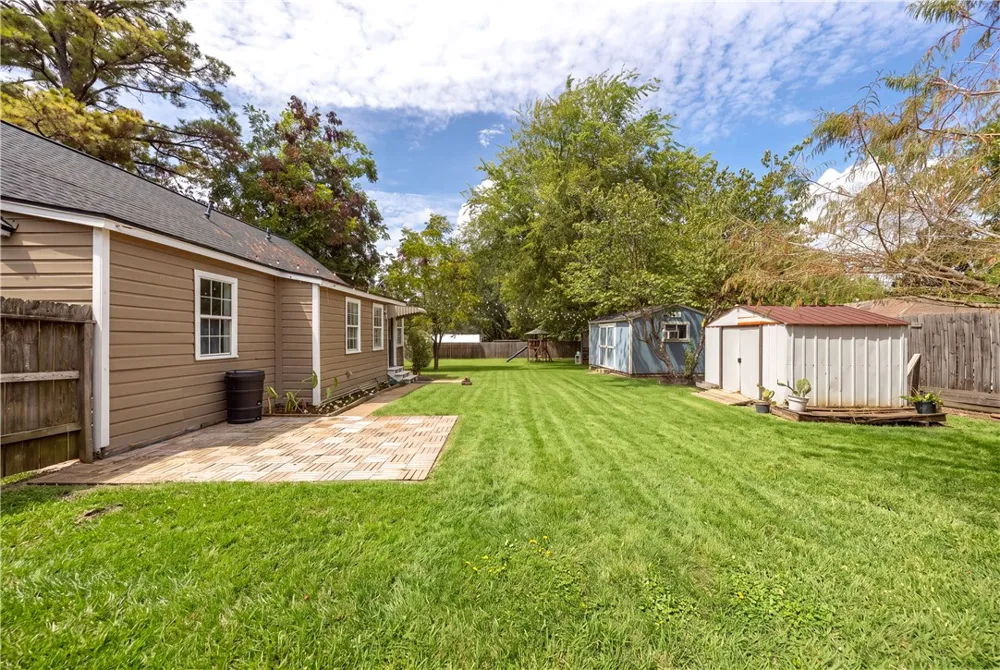 906 W First Street Brenham, TX 77833