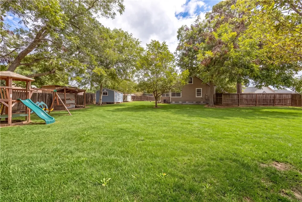 906 W First Street Brenham, TX 77833