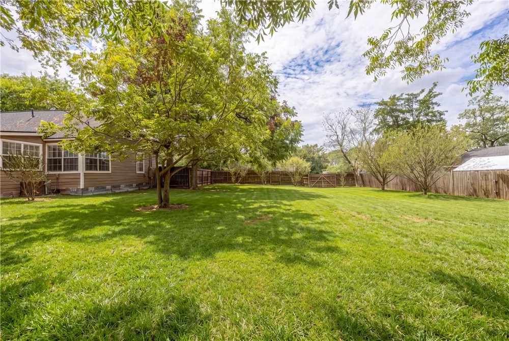 906 W First Street Brenham, TX 77833