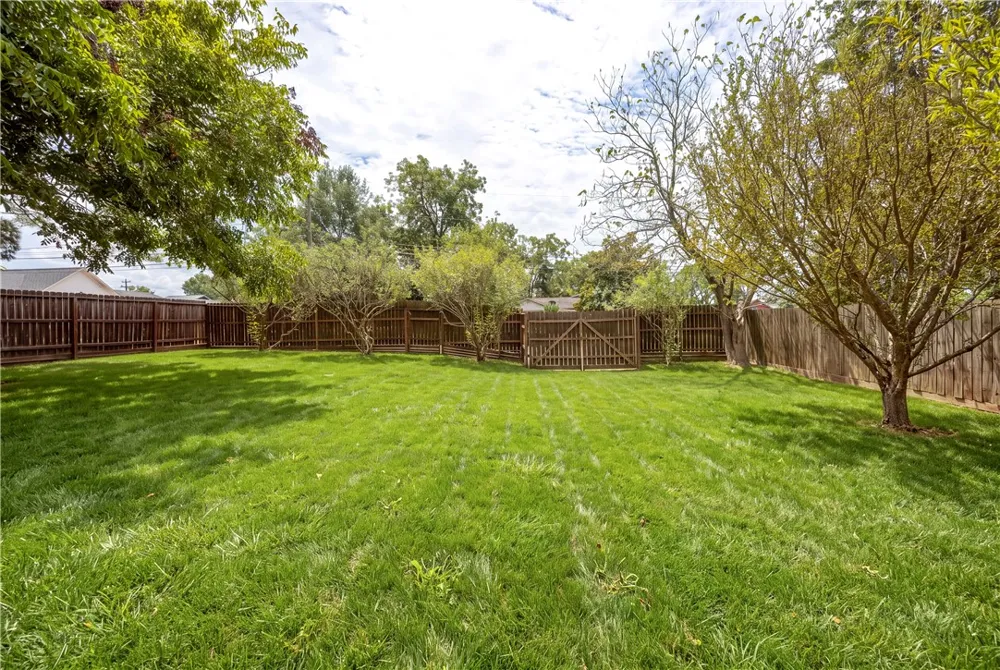 906 W First Street Brenham, TX 77833