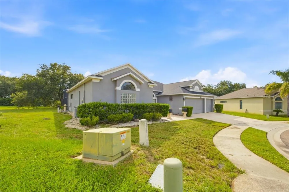 928 COVENTRY ROAD Davenport, FL 33897