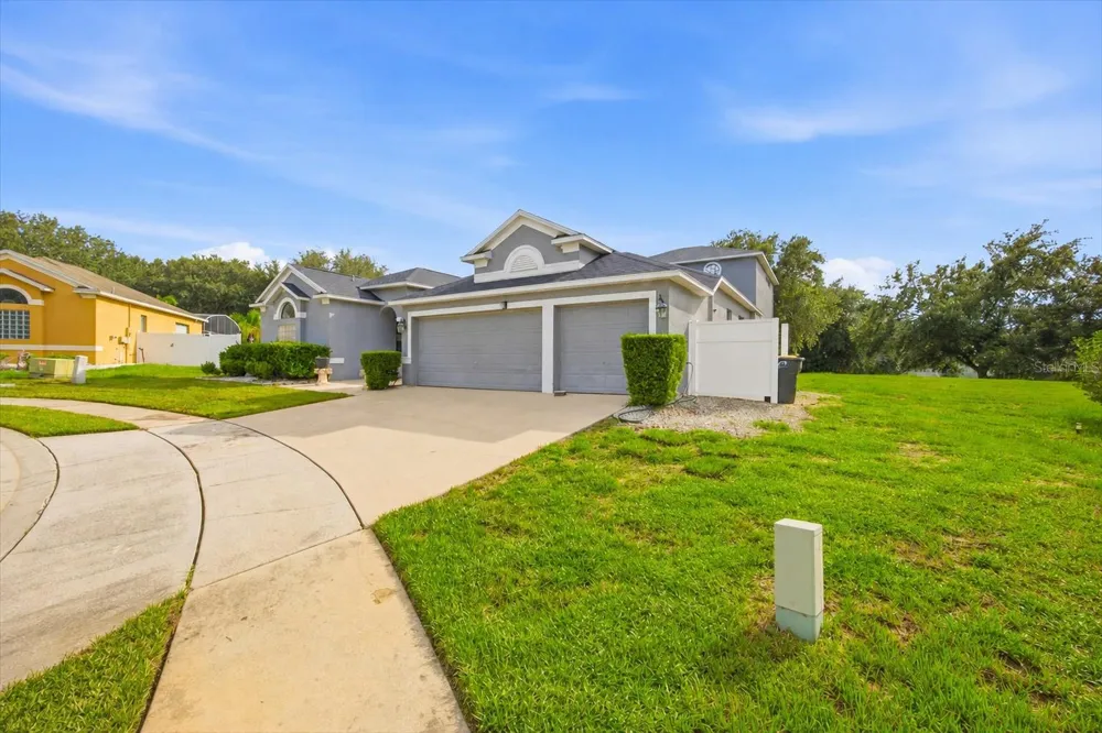 928 COVENTRY ROAD Davenport, FL 33897