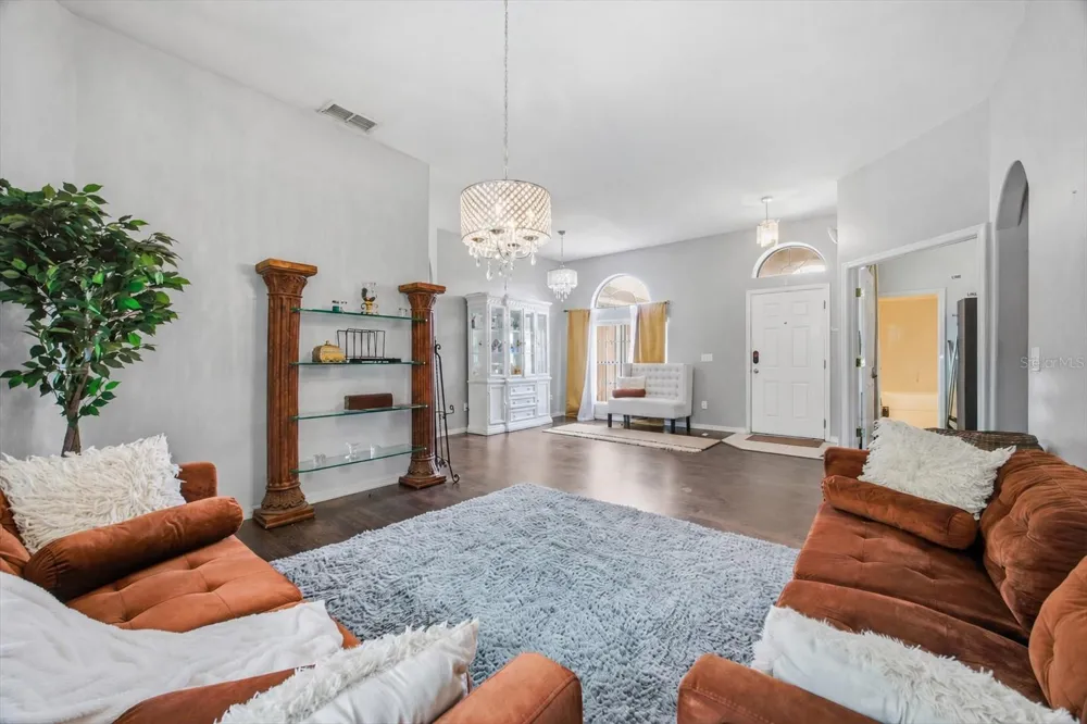 928 COVENTRY ROAD Davenport, FL 33897