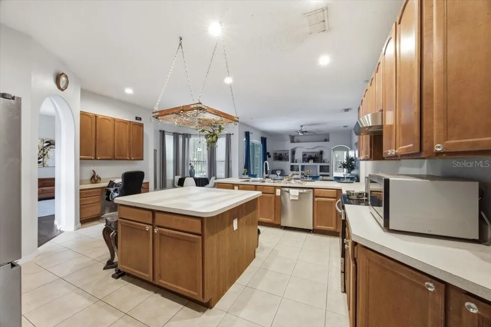 928 COVENTRY ROAD Davenport, FL 33897