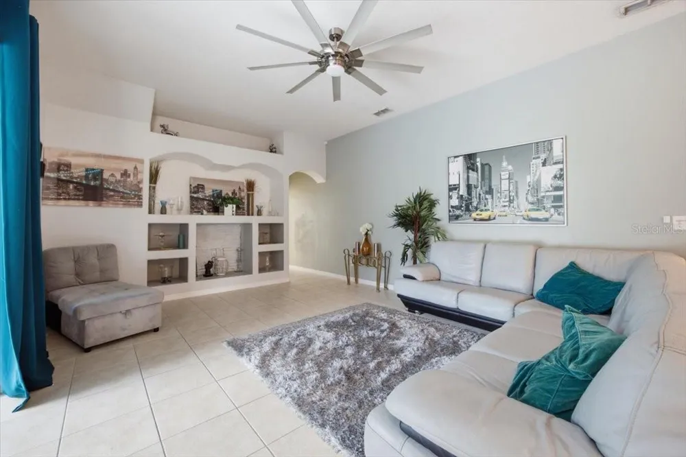 928 COVENTRY ROAD Davenport, FL 33897