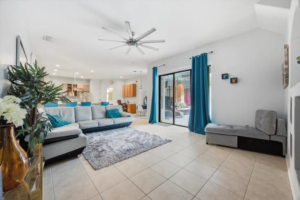 928 COVENTRY ROAD Davenport, FL 33897