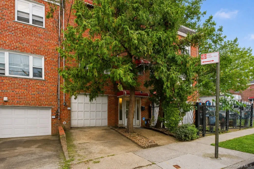 902 E 232nd Street Bronx, NY 10466