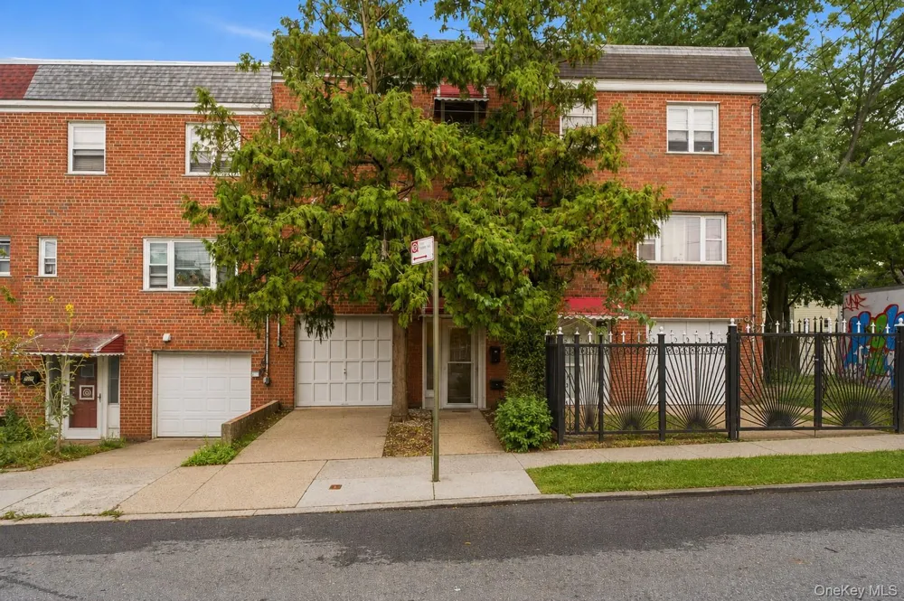 902 E 232nd Street Bronx, NY 10466