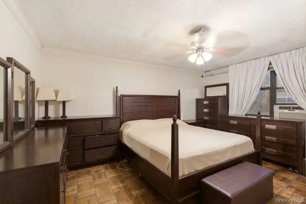 902 E 232nd Street Bronx, NY 10466