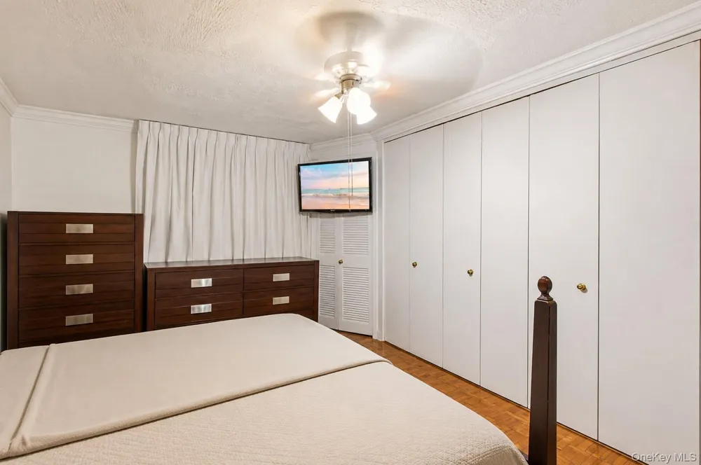 902 E 232nd Street Bronx, NY 10466