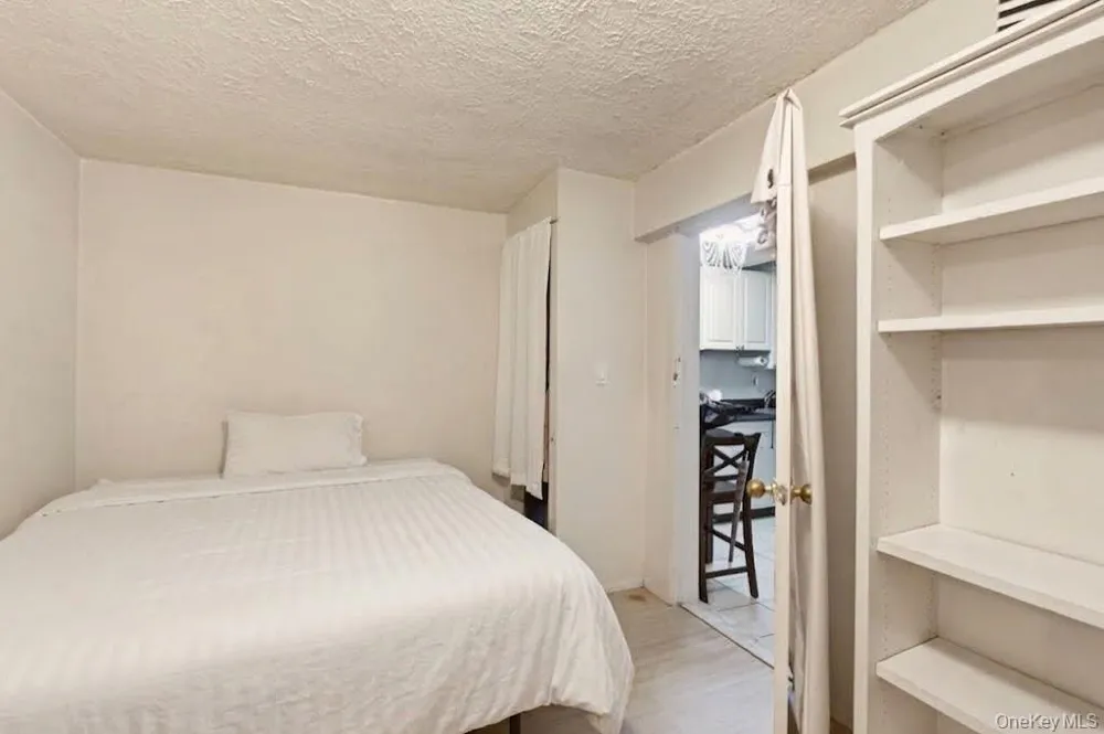 902 E 232nd Street Bronx, NY 10466