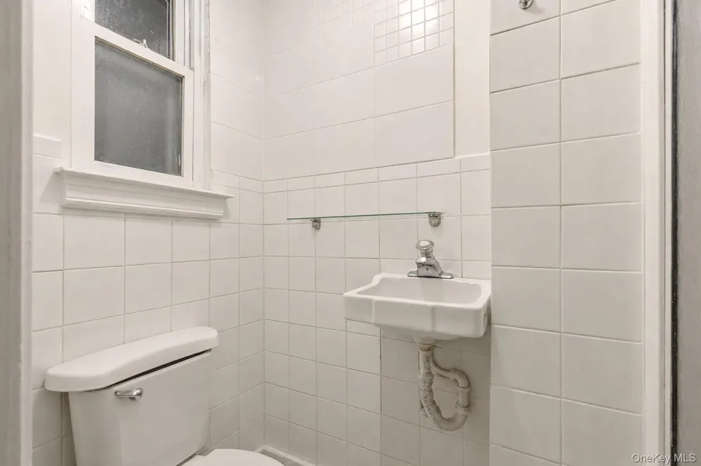 902 E 232nd Street Bronx, NY 10466
