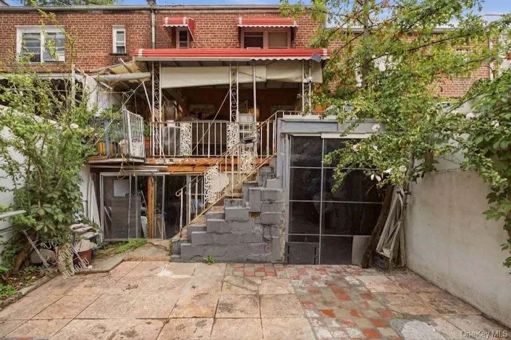902 E 232nd Street Bronx, NY 10466