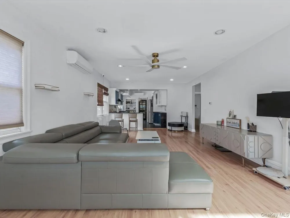 252-15 82nd Avenue Bellerose, NY 11426