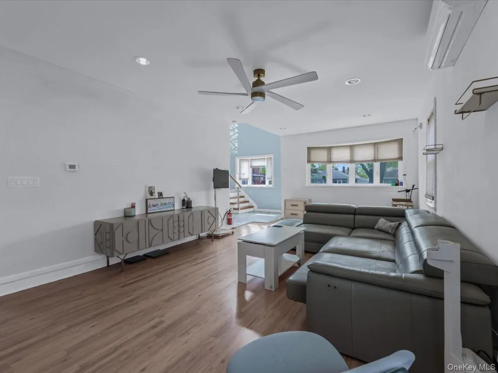 252-15 82nd Avenue Bellerose, NY 11426