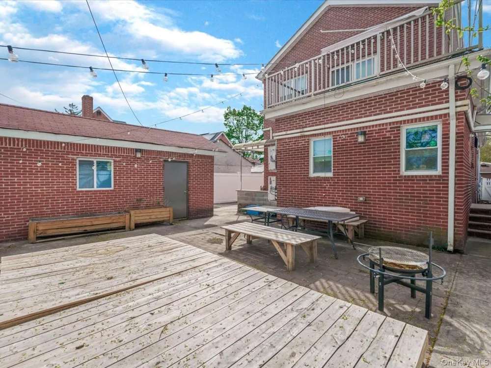 252-15 82nd Avenue Bellerose, NY 11426