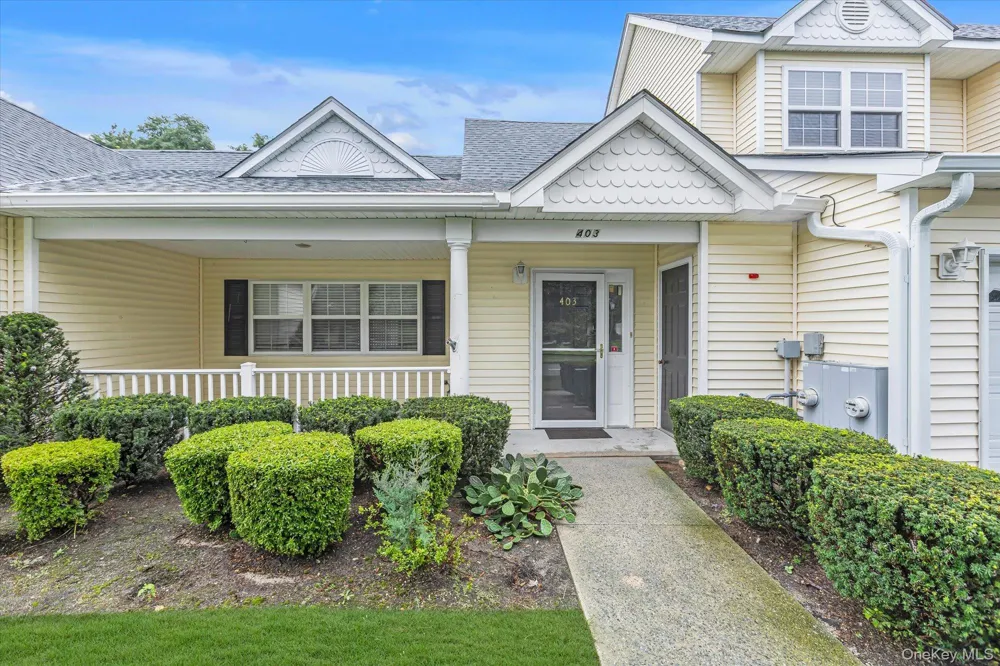 403 Winged Foot Way Riverhead, NY 11901