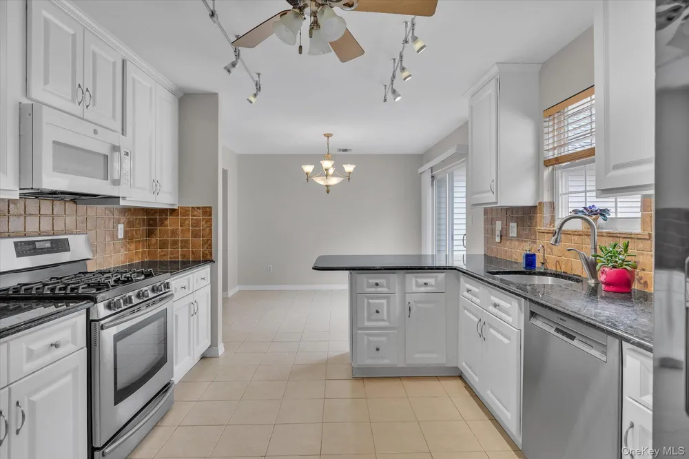 403 Winged Foot Way Riverhead, NY 11901
