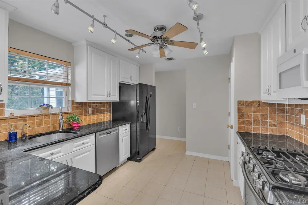 403 Winged Foot Way Riverhead, NY 11901
