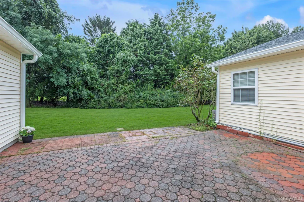403 Winged Foot Way Riverhead, NY 11901