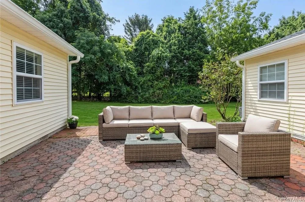 403 Winged Foot Way Riverhead, NY 11901