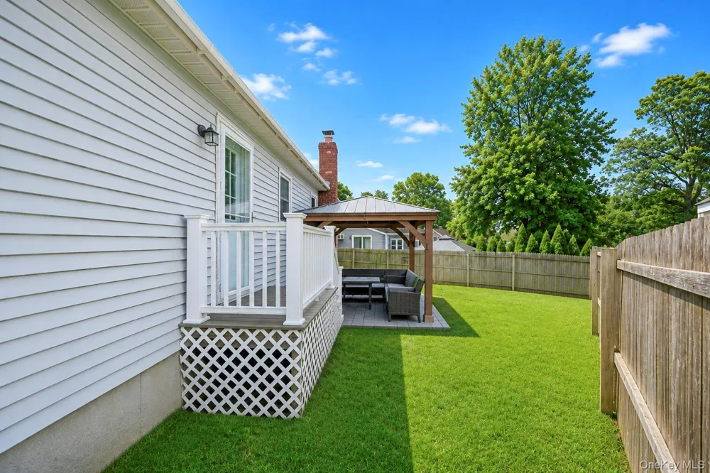 18 Hillcrest Road Rocky Point, NY 11778