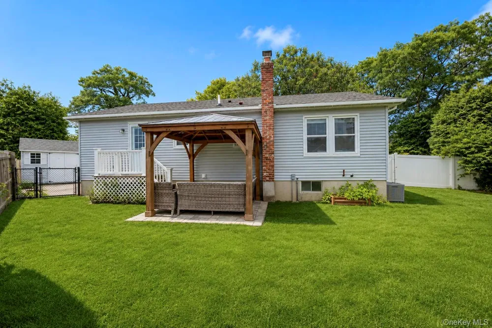 18 Hillcrest Road Rocky Point, NY 11778