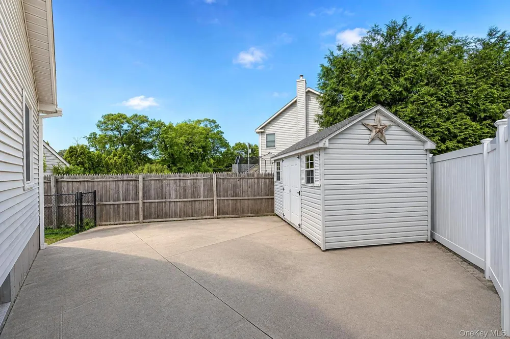 18 Hillcrest Road Rocky Point, NY 11778