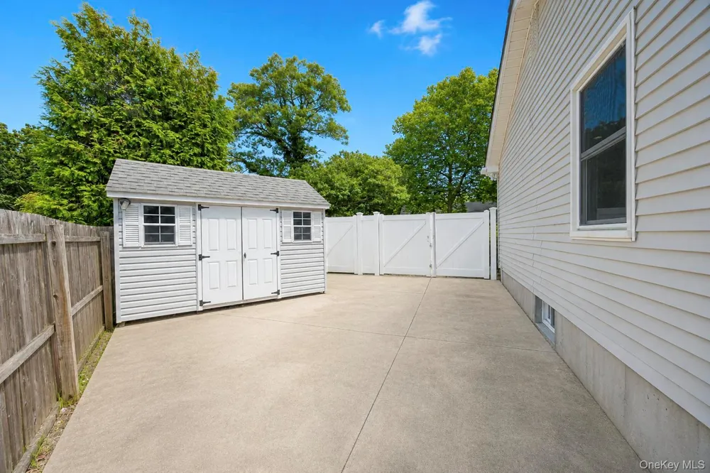 18 Hillcrest Road Rocky Point, NY 11778