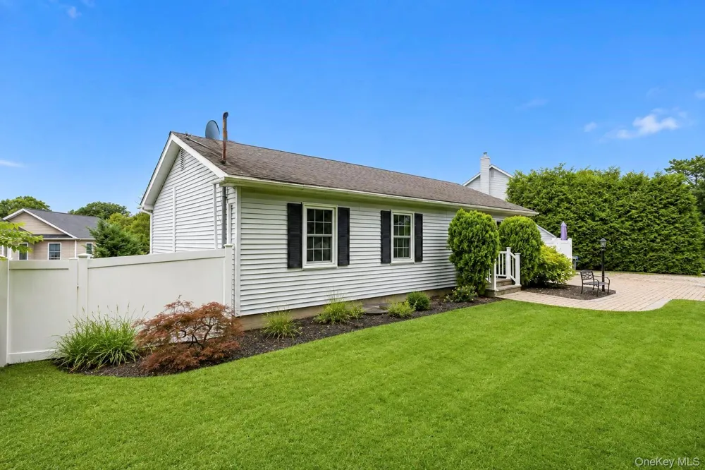 18 Hillcrest Road Rocky Point, NY 11778