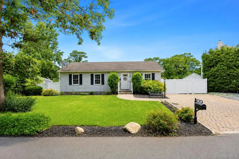 18 Hillcrest Road Rocky Point, NY 11778