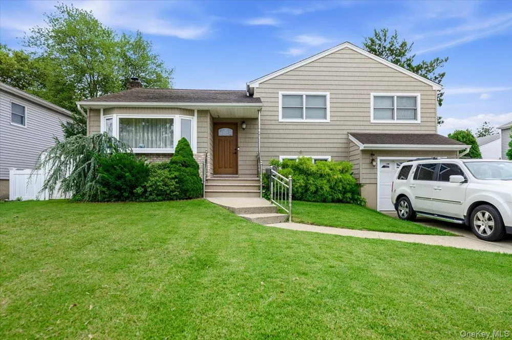 2664 Grayson Drive East Meadow, NY 11554