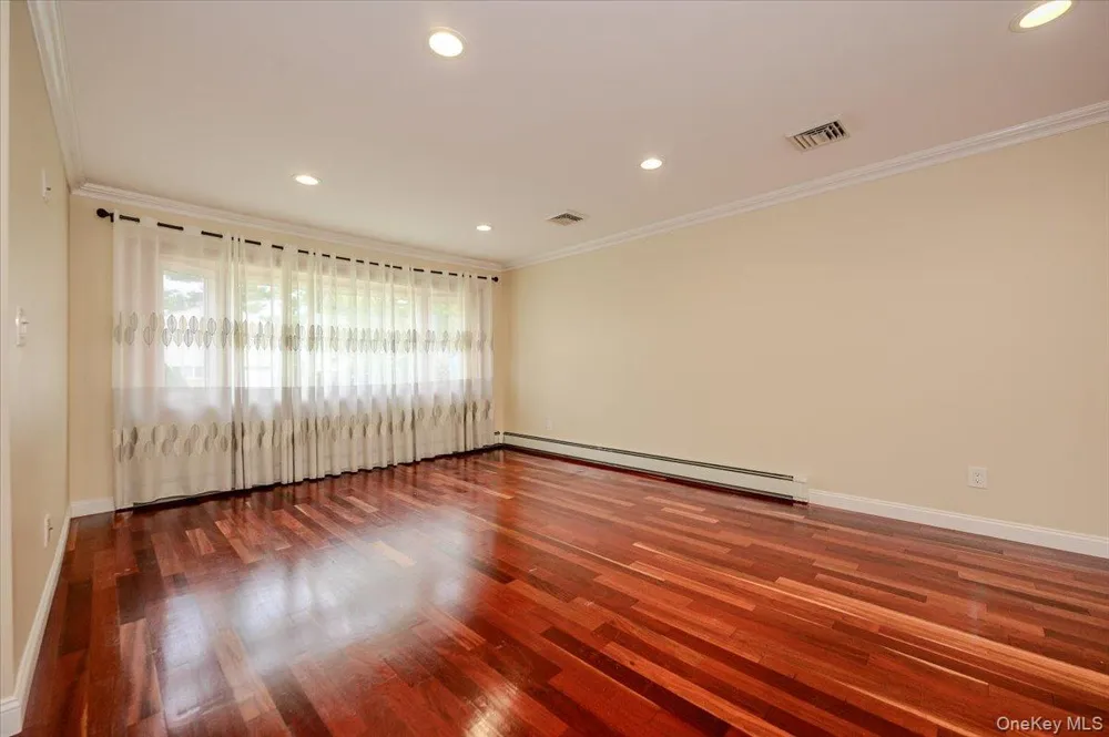 2664 Grayson Drive East Meadow, NY 11554