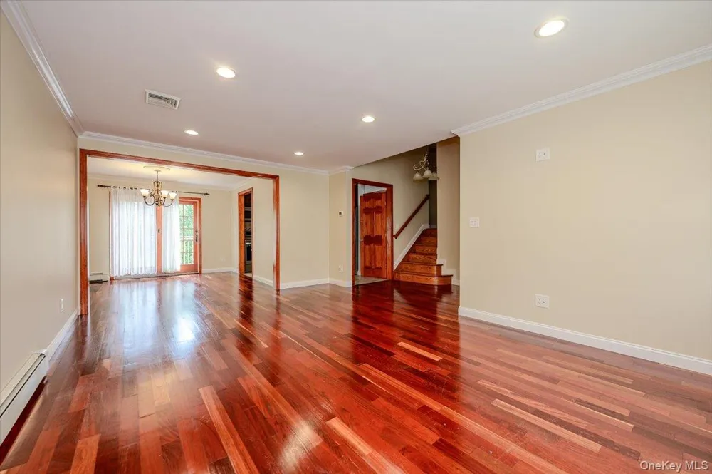 2664 Grayson Drive East Meadow, NY 11554