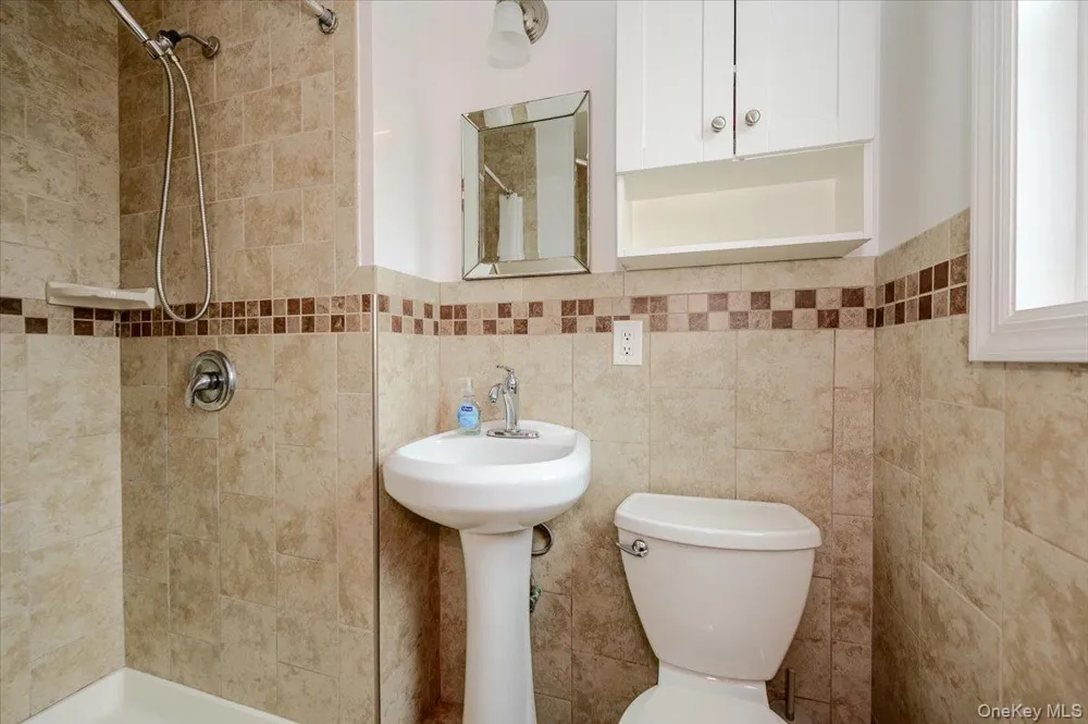 2664 Grayson Drive East Meadow, NY 11554
