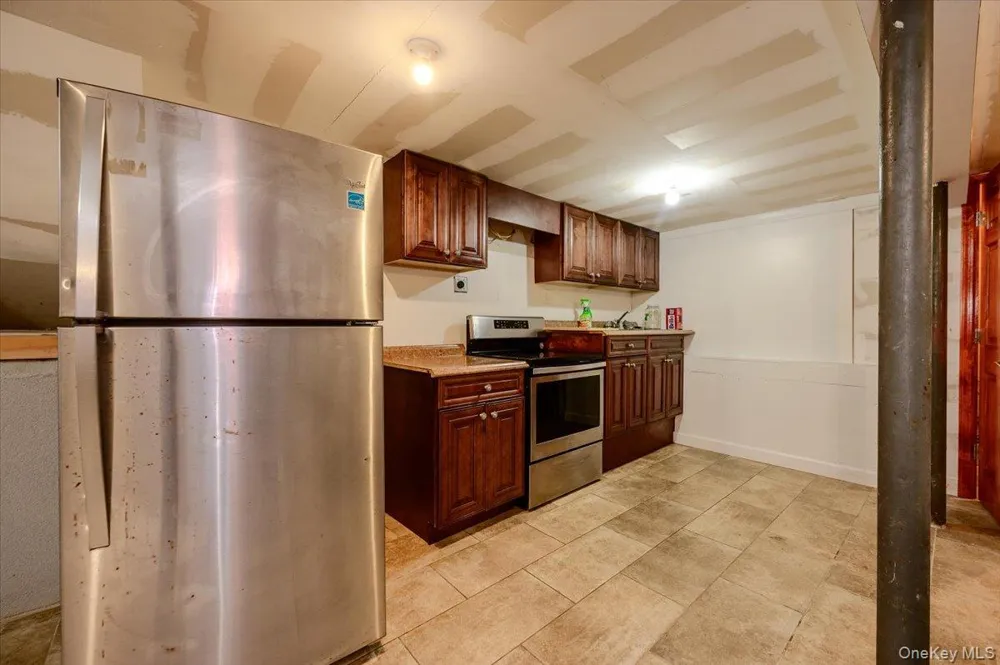 2664 Grayson Drive East Meadow, NY 11554