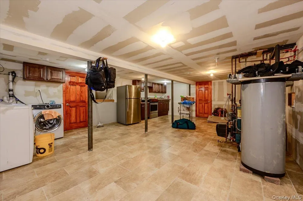 2664 Grayson Drive East Meadow, NY 11554